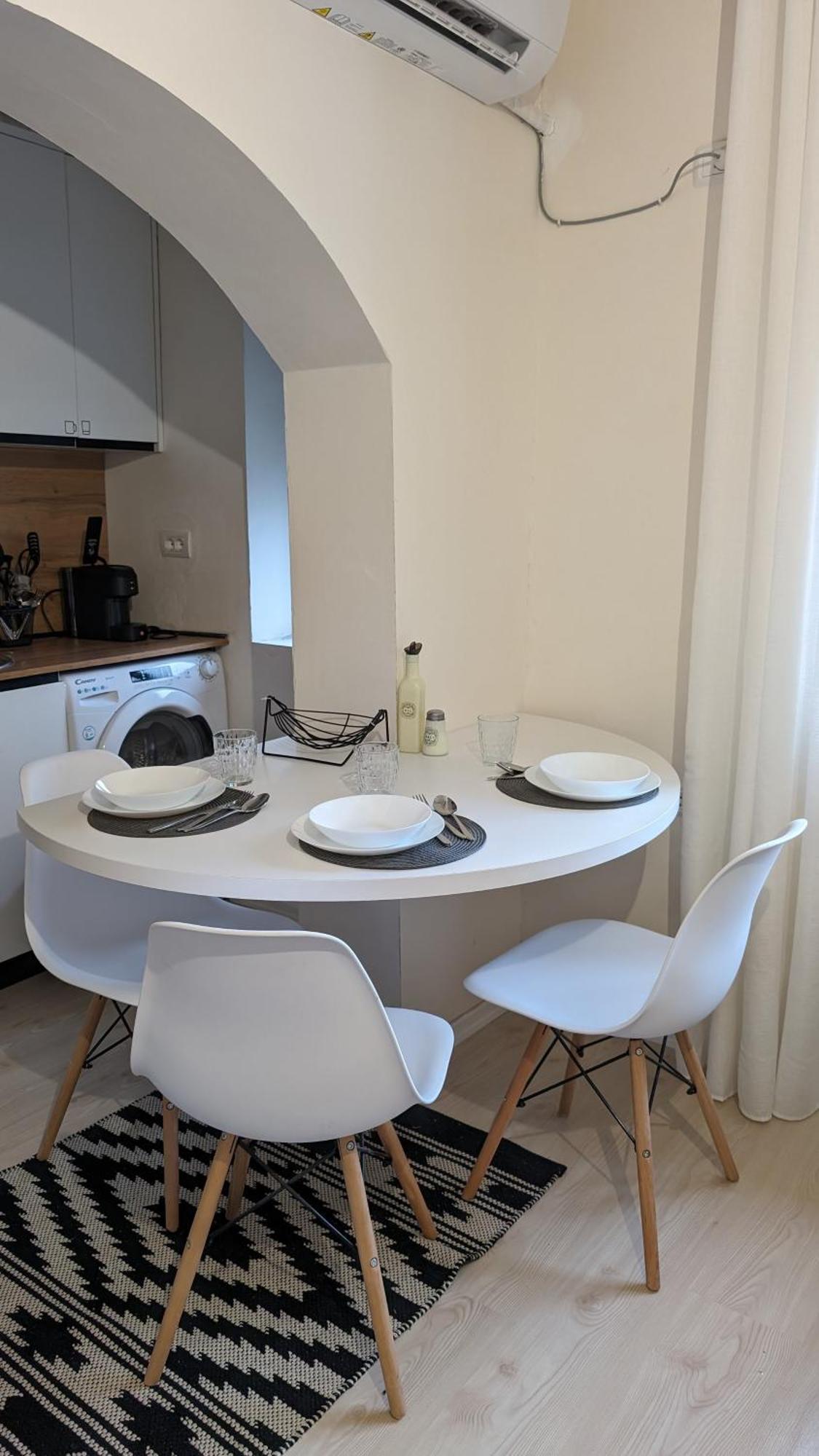 Modern Cozy 10 Min Walk To Skanderbeg Square *